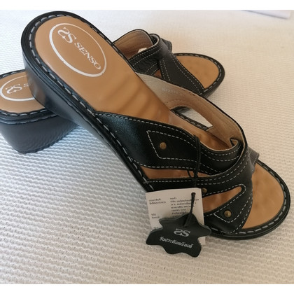 Senso Sandalen aus Leder in Schwarz