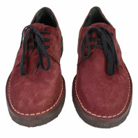 Ann Demeulemeester Chaussures à lacets en Daim en Bordeaux