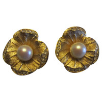 Christian Dior Gold plated pearl earring.