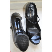 Le Silla  Pumps/Peeptoes aus Lackleder in Schwarz