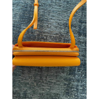 Calvin Klein Umhängetasche aus Leder in Orange