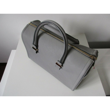 Victoria Beckham Handtasche aus Leder in Grau