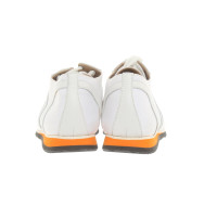 Hermès Sneakers aus Canvas in Weiß