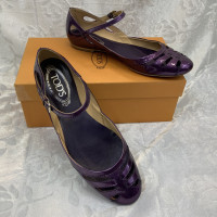 Tod's Sandalen aus Lackleder in Violett