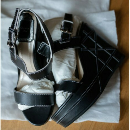 Dior Chaussures compensées en Cuir en Noir