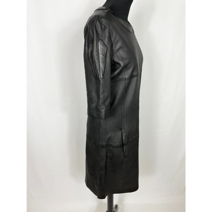 Closed Dress Leather in Black