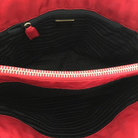 Prada Sac rouge avec poignée de chaîne