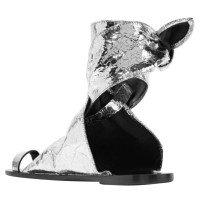Isabel Marant Sandalen aus Lackleder in Silbern