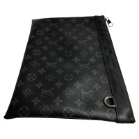 Louis Vuitton Discovery clutch