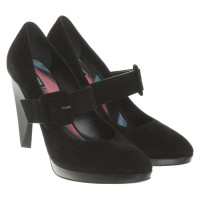 Giorgio Armani Pumps/Peeptoes aus Wildleder in Schwarz