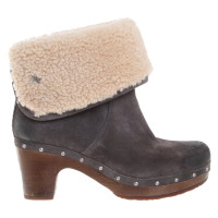 Ugg Australia Ankle boots Suede in Grey