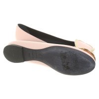 Roger Vivier Slipper/Ballerinas aus Lackleder in Rosa / Pink