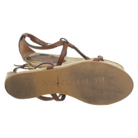 Burberry Sandalen aus Leder in Braun