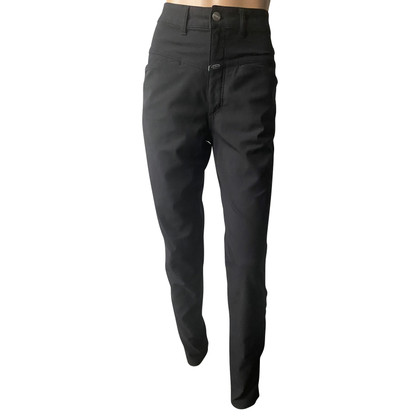 Closed Trousers in Black