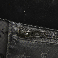 Yves Saint Laurent Umhängetasche aus Lackleder in Schwarz