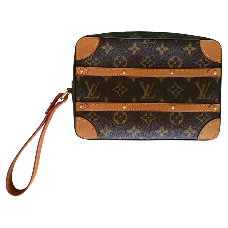 lv pochette trunk verticale