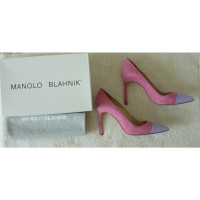 Manolo Blahnik Pumps/Peeptoes Suede in Pink