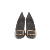 Roger Vivier Pumps/Peeptoes aus Lackleder in Schwarz