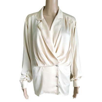 Chanel top made of silk in beige