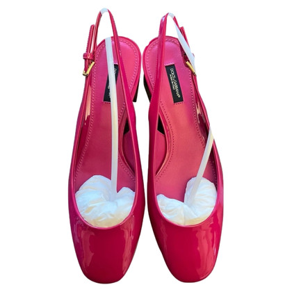 Dolce & Gabbana Pumps/Peeptoes aus Lackleder in Rosa / Pink