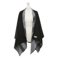 Burberry Cape with reversible function
