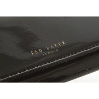 Ted Baker Täschchen/Portemonnaie aus Lackleder in Schwarz