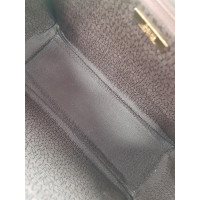 Versace Umhängetasche aus Leder in Braun