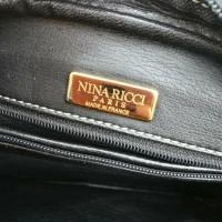 Nina Ricci Umhängetasche aus Leder in Schwarz