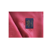 Louis Vuitton Monogram Tuch Zijde in Rood