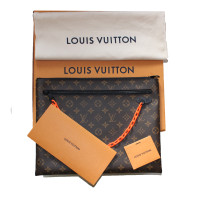 Louis Vuitton Clutch Canvas in Bruin