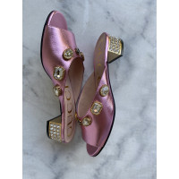 Gucci Sandalen aus Leder in Rosa / Pink