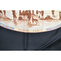 Hermès Echarpe/Foulard en Soie en Noir