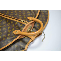 Louis Vuitton Reistas Canvas in Bruin