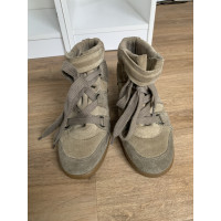 Isabel Marant Sneakers aus Wildleder in Taupe