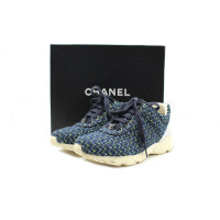 Chanel Sneakers aus Canvas in Blau