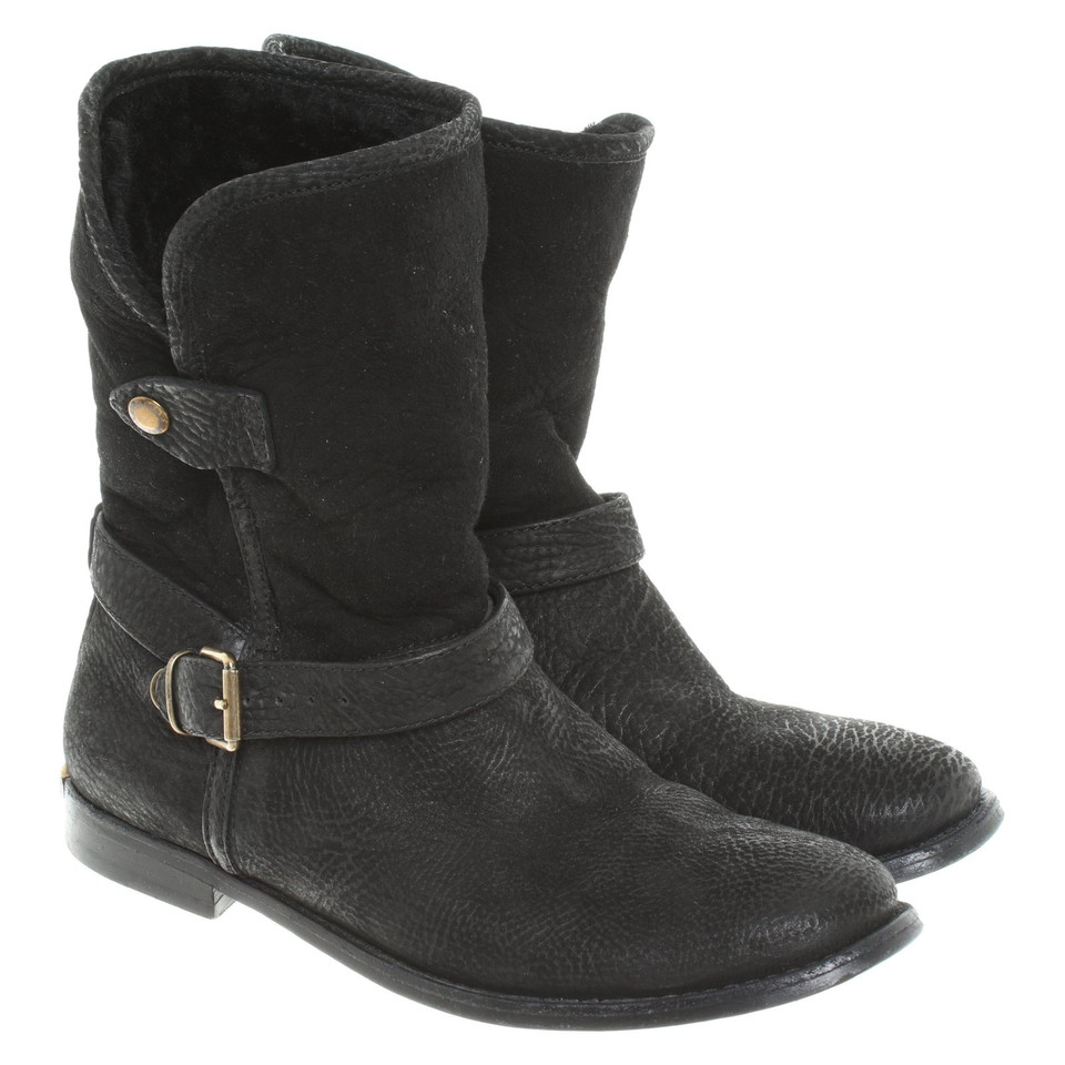 Burberry Boots with fur trim