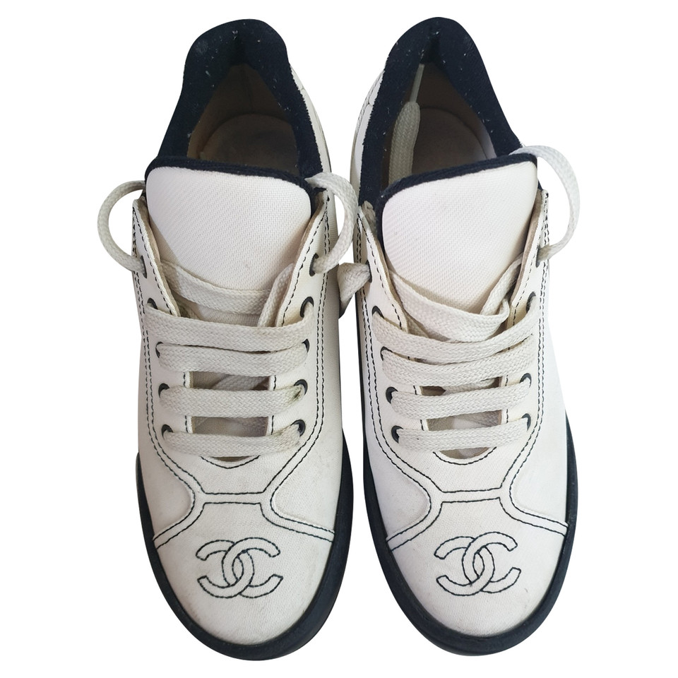 Chanel Sneakers aus Leinen in Beige