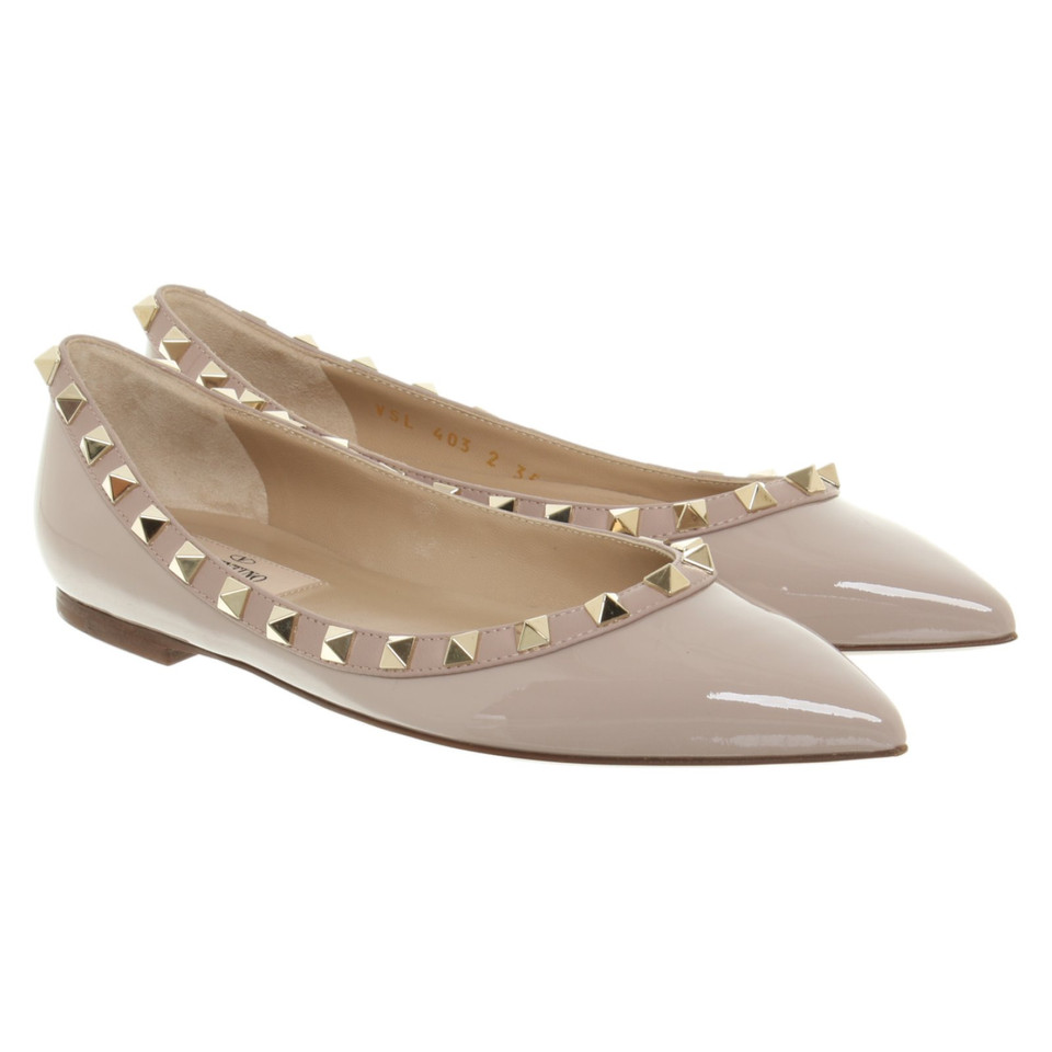 Valentino Garavani Slipper/Ballerinas aus Lackleder in Beige