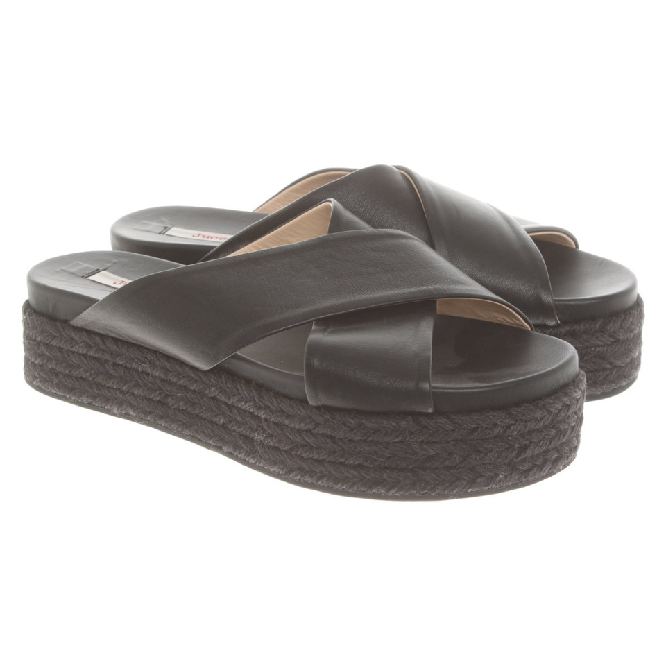 Jucca Sandalen aus Leder in Schwarz