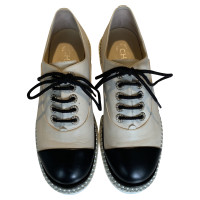 Chanel Chaussures à lacets bicolores