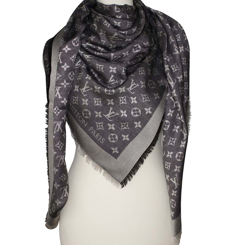 Louis Vuitton Monogram Denim shawl - Buy Second hand Louis Vuitton Monogram Denim shawl for €340.00