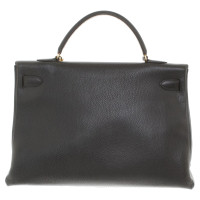 Hermès Kelly Bag 40 aus Leder in Schwarz