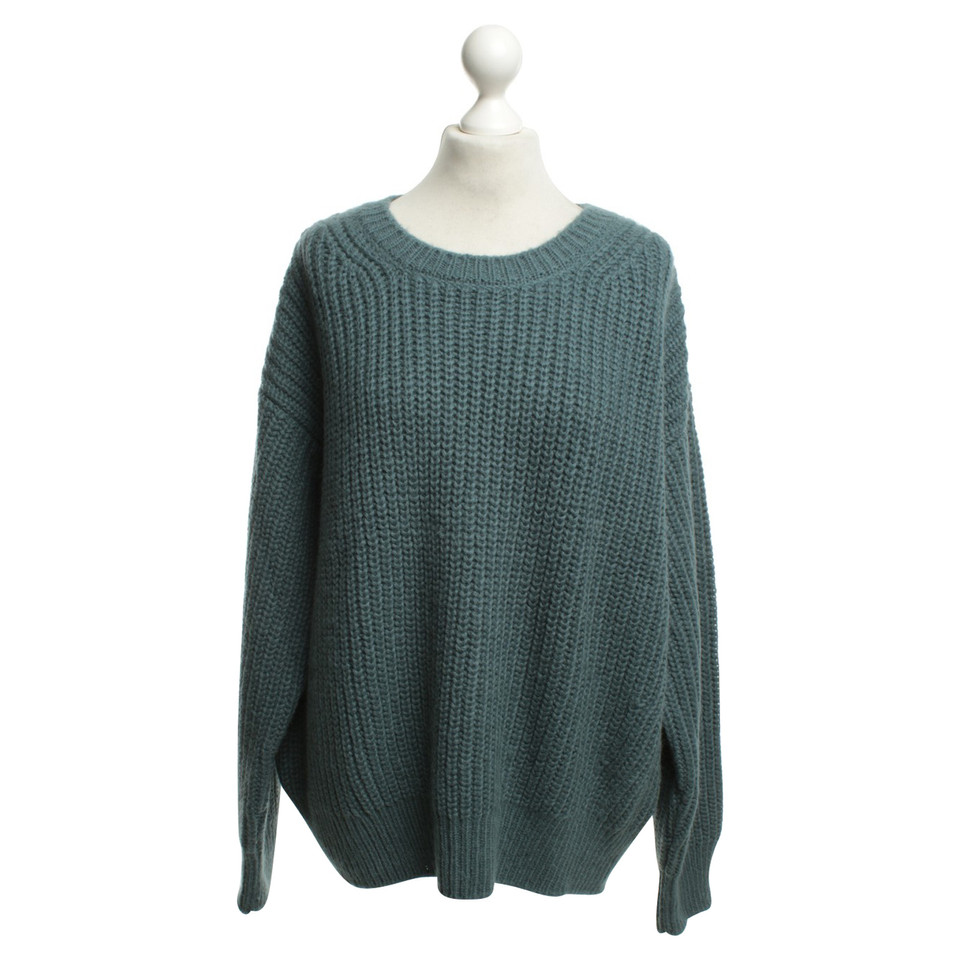 Closed Alpaca sweater with share