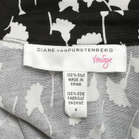 Diane Von Furstenberg Wrap dress made of silk in black and white