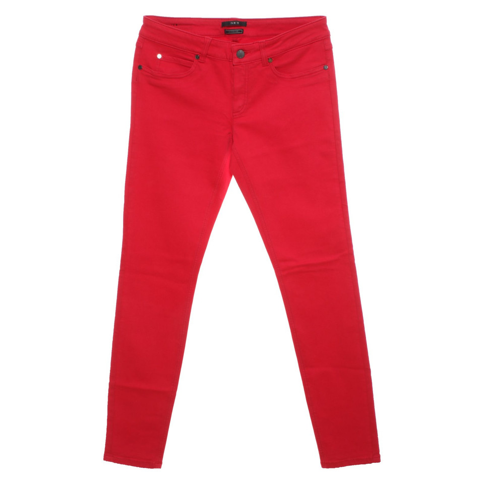 Set Trousers in Red