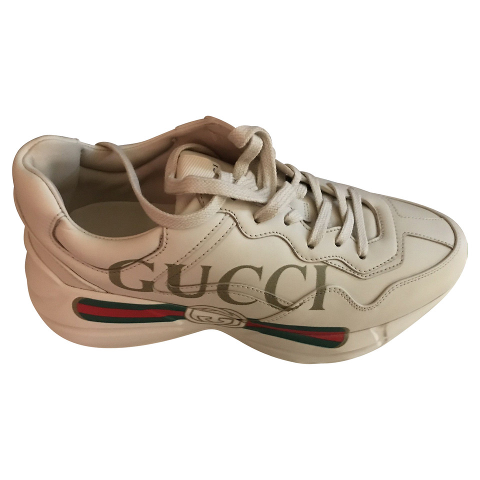 Gucci Sneakers aus Leder in Beige