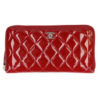 Chanel Täschchen/Portemonnaie aus Lackleder in Rot