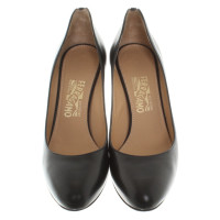 Salvatore Ferragamo Pumps in Schwarz