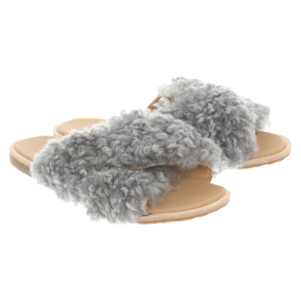 Ugg Australia Sandalen aus Pelz in Grau