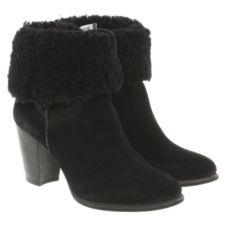 Ugg Australia Ankle boots with lambskin